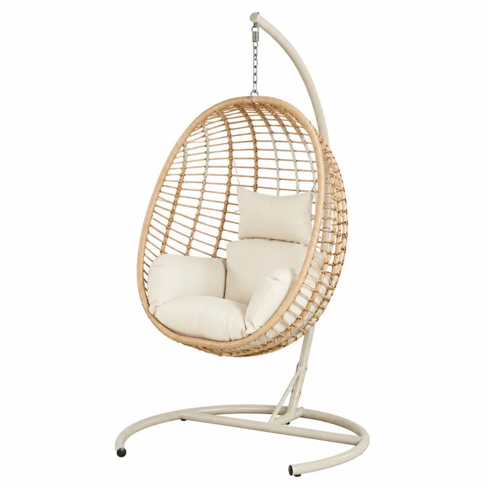 Chaise suspendue en rotin et métal avec coussins crème